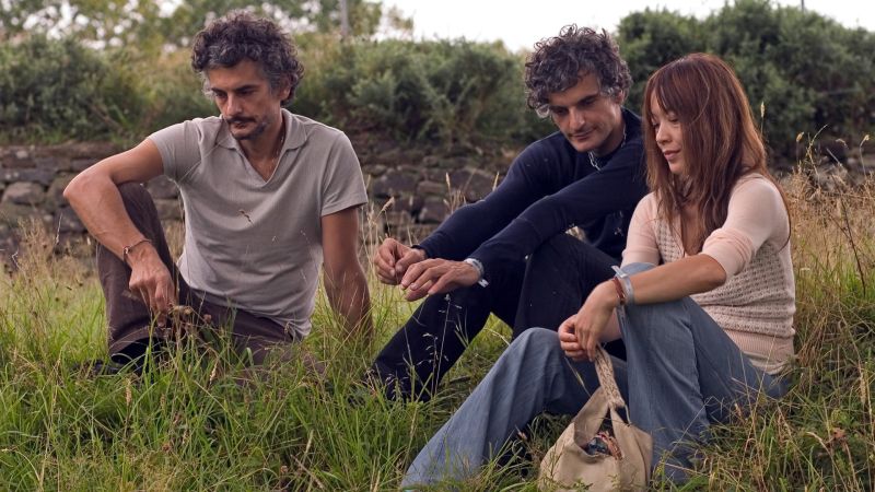 Archivo:Blonde Redhead background.jpg