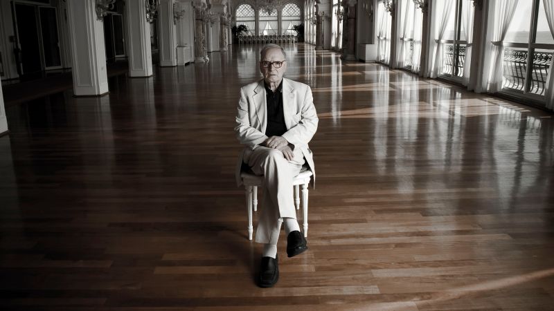 Archivo:Ennio Morricone background.jpg