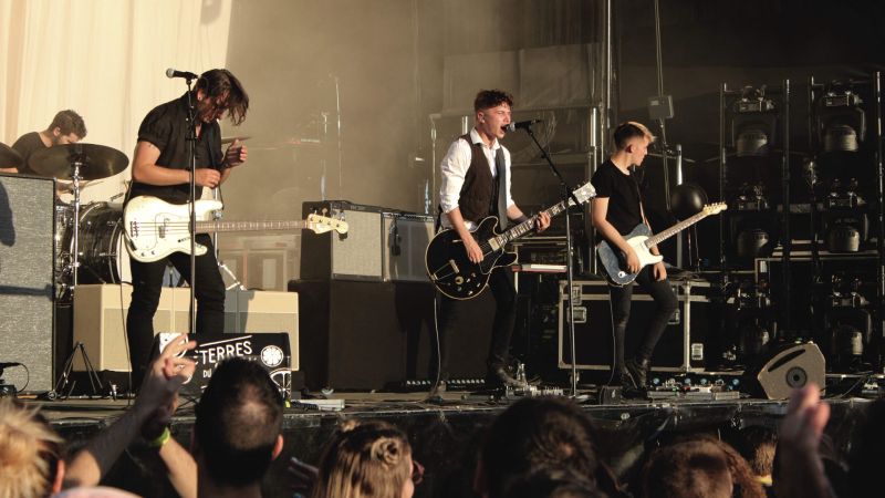 Archivo:Last Train background.jpg