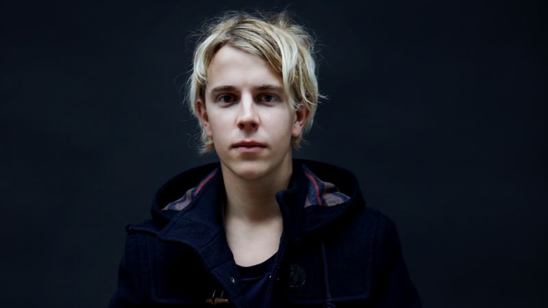 Archivo:Tom Odell background.jpg