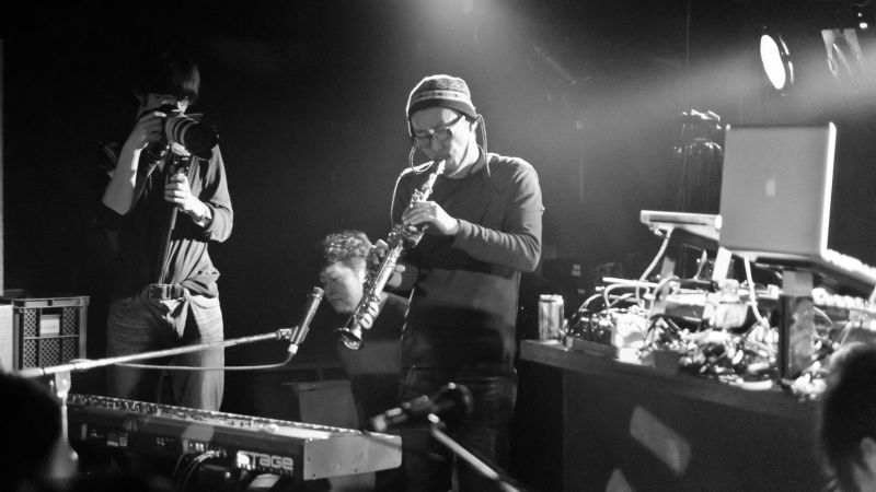 Archivo:Uyama Hiroto background.jpg