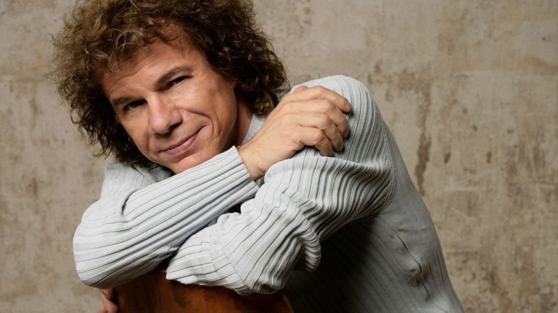 Archivo:Richard Cocciante background.jpg