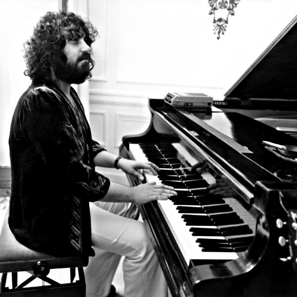 Archivo:Vangelis.jpg