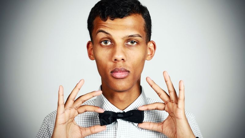 Archivo:Stromae background.jpg