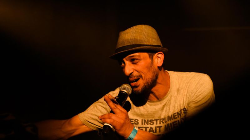 Archivo:Kacem Wapalek background.jpg