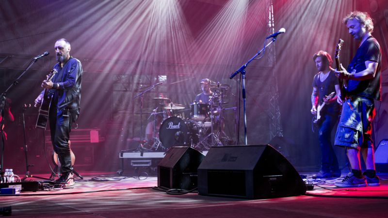 Archivo:Fink background.jpg