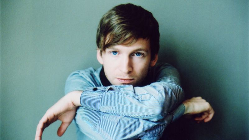 Archivo:Olafur Arnalds background.jpg