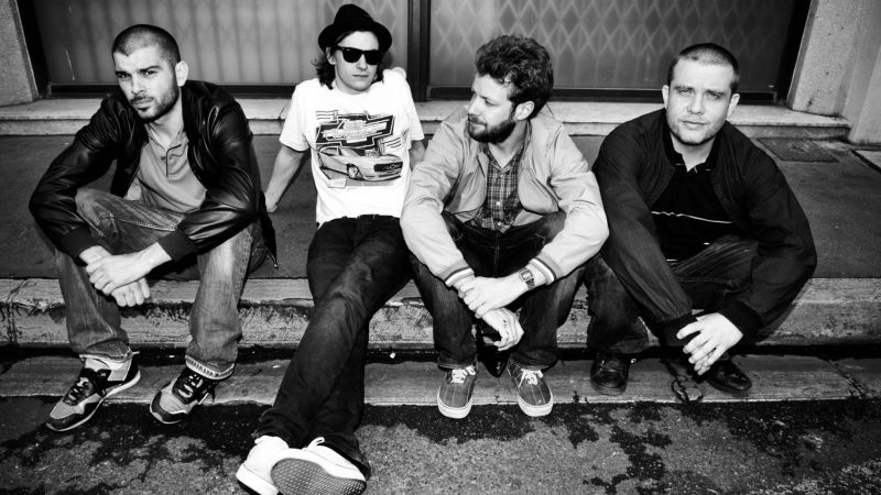 Archivo:Birdy Nam Nam background.jpg