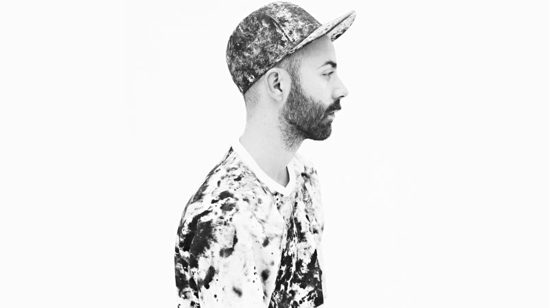 Archivo:Woodkid background.jpg