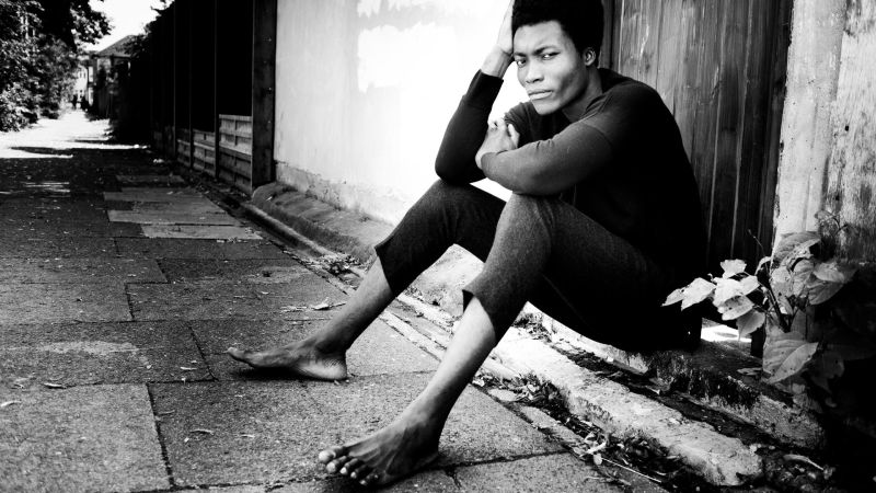 Archivo:Benjamin Clementine background.jpg