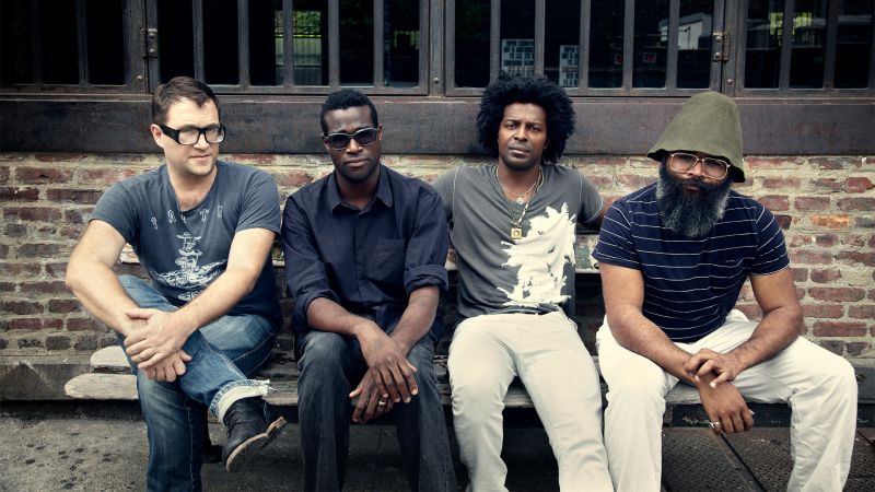 Archivo:TV On The Radio background.jpg