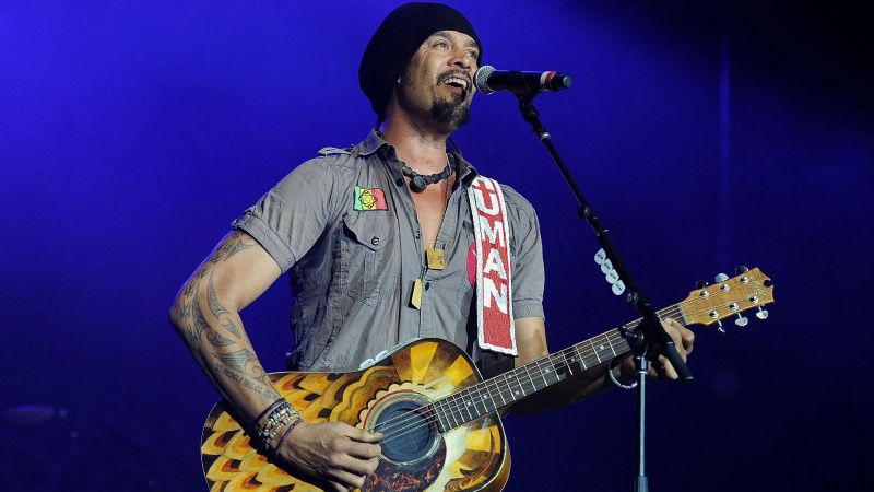 Archivo:Michael Franti background.jpg
