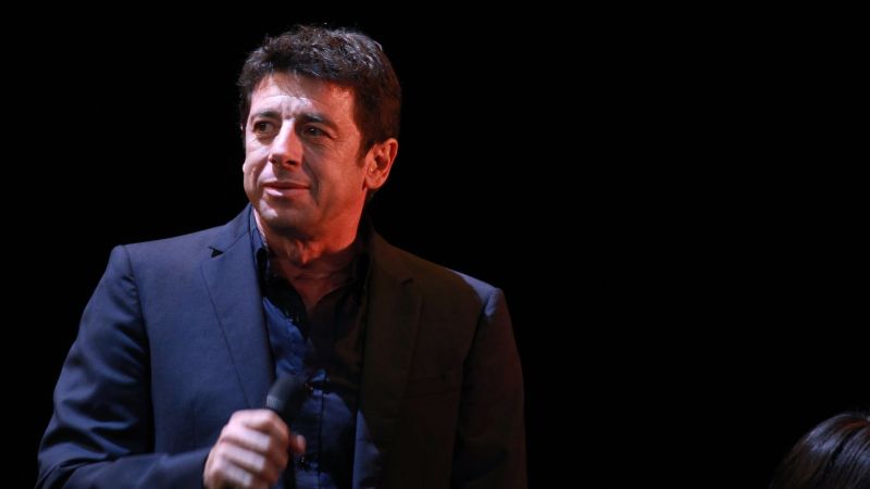 Archivo:Patrick Bruel background.jpg