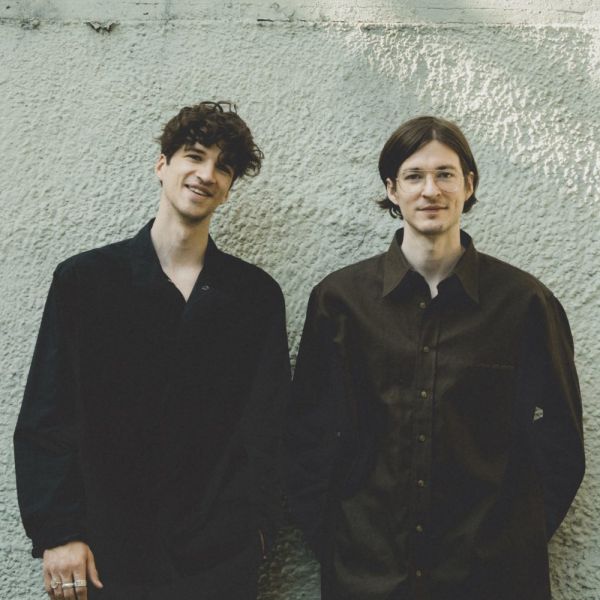 Archivo:TWO LANES.jpg