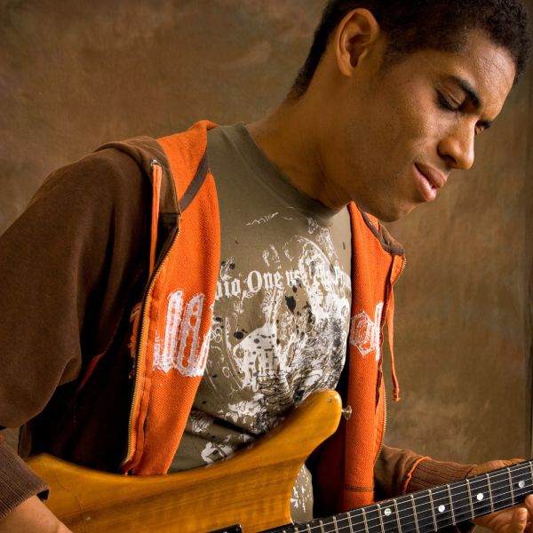 Archivo:Stanley Jordan.jpg