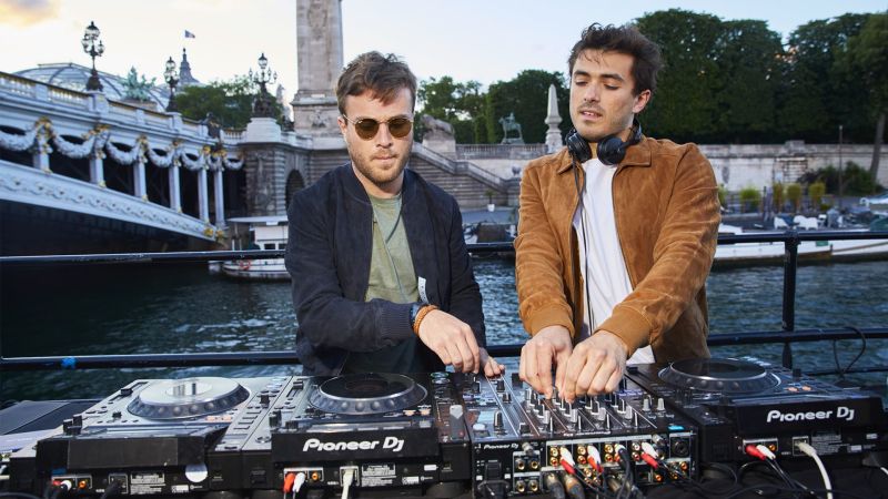 Archivo:Bon Entendeur background.jpg