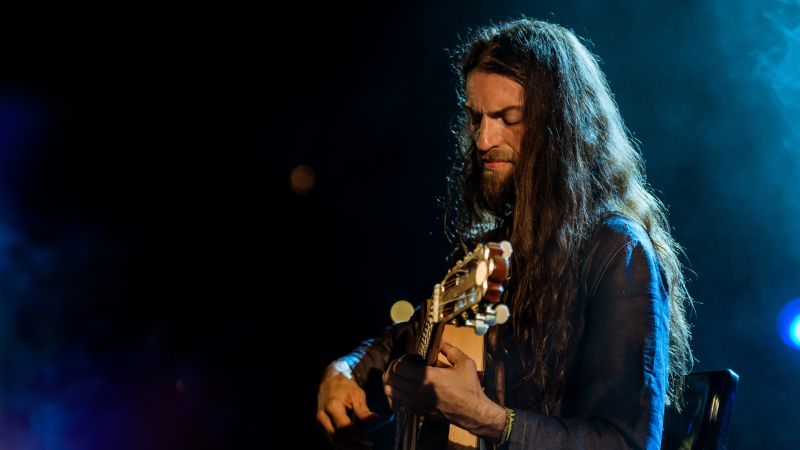 Archivo:Estas Tonne background.jpg