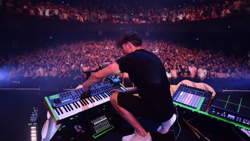 Archivo:Mome background.jpg