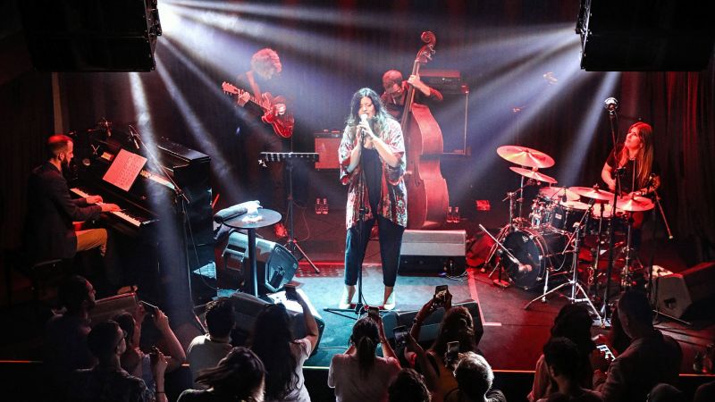 Archivo:Cecilia Krull background.jpg