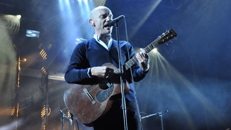 Archivo:Gaetan Roussel background.jpg