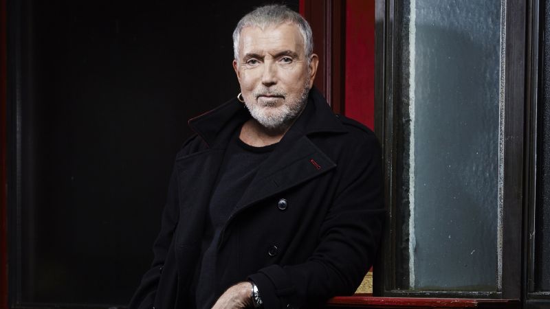 Archivo:Bernard Lavilliers background.jpg