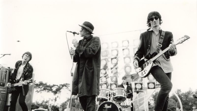 Archivo:REM background.jpg