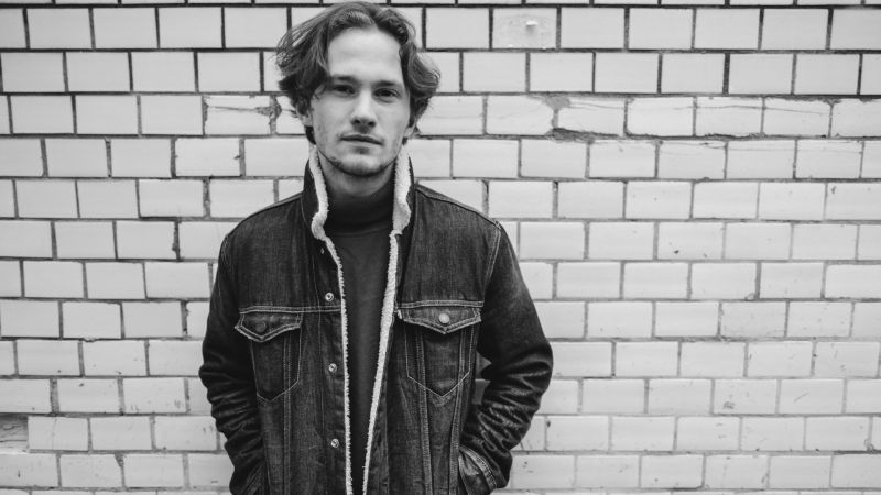 Archivo:David August background.jpg