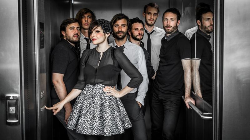 Archivo:Caravan Palace background.jpg