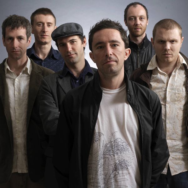 Archivo:The Cinematic Orchestra.jpg