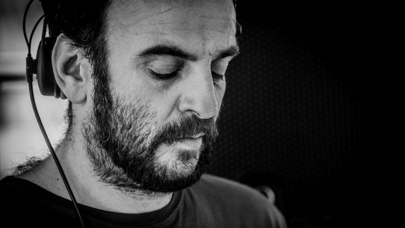 Archivo:Troublemakers background.jpg