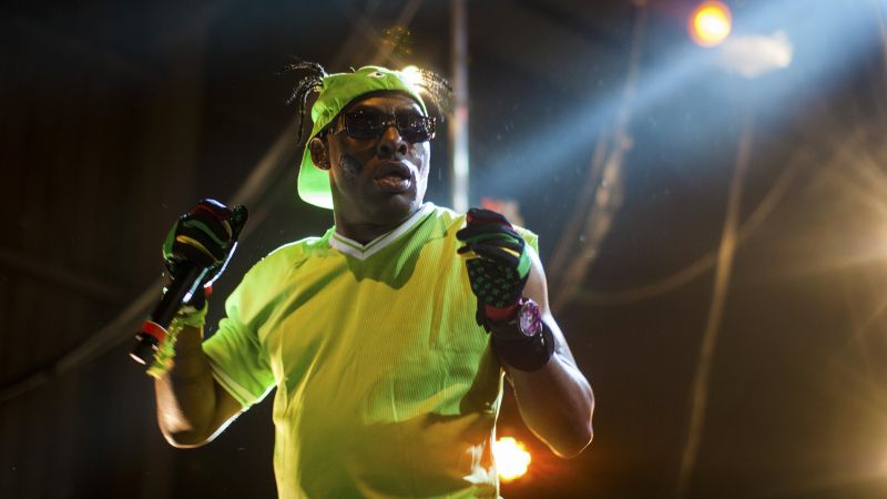 Archivo:Coolio background.jpg