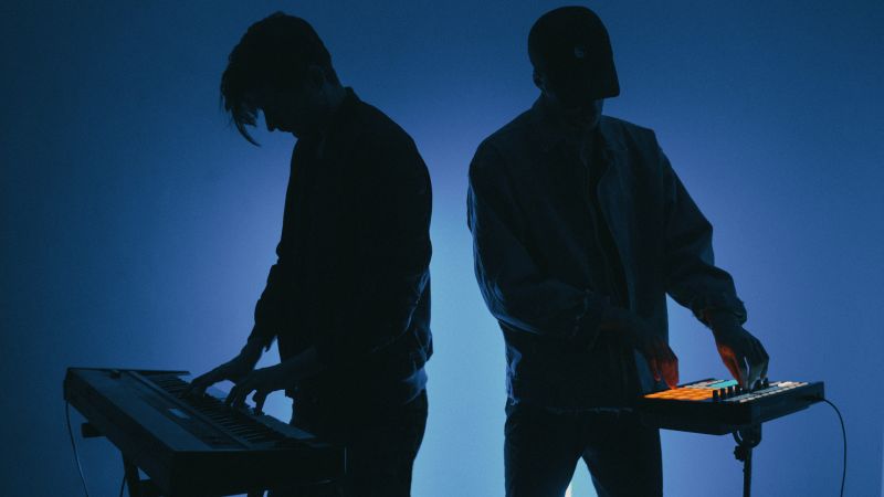 Archivo:TWO LANES background.jpg