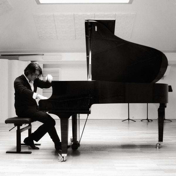 Archivo:Maxence Cyrin.jpg