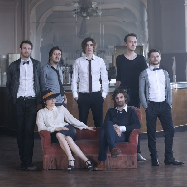 Archivo:Caravan Palace.jpg