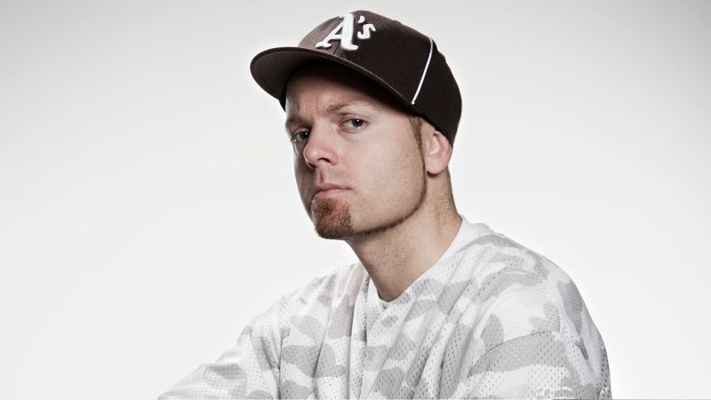 Archivo:DJ Shadow background.jpg