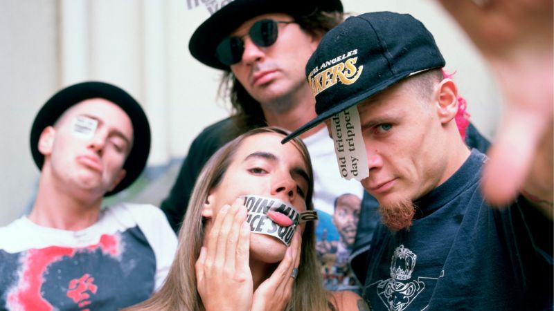 Archivo:Red Hot Chili Peppers background.jpg